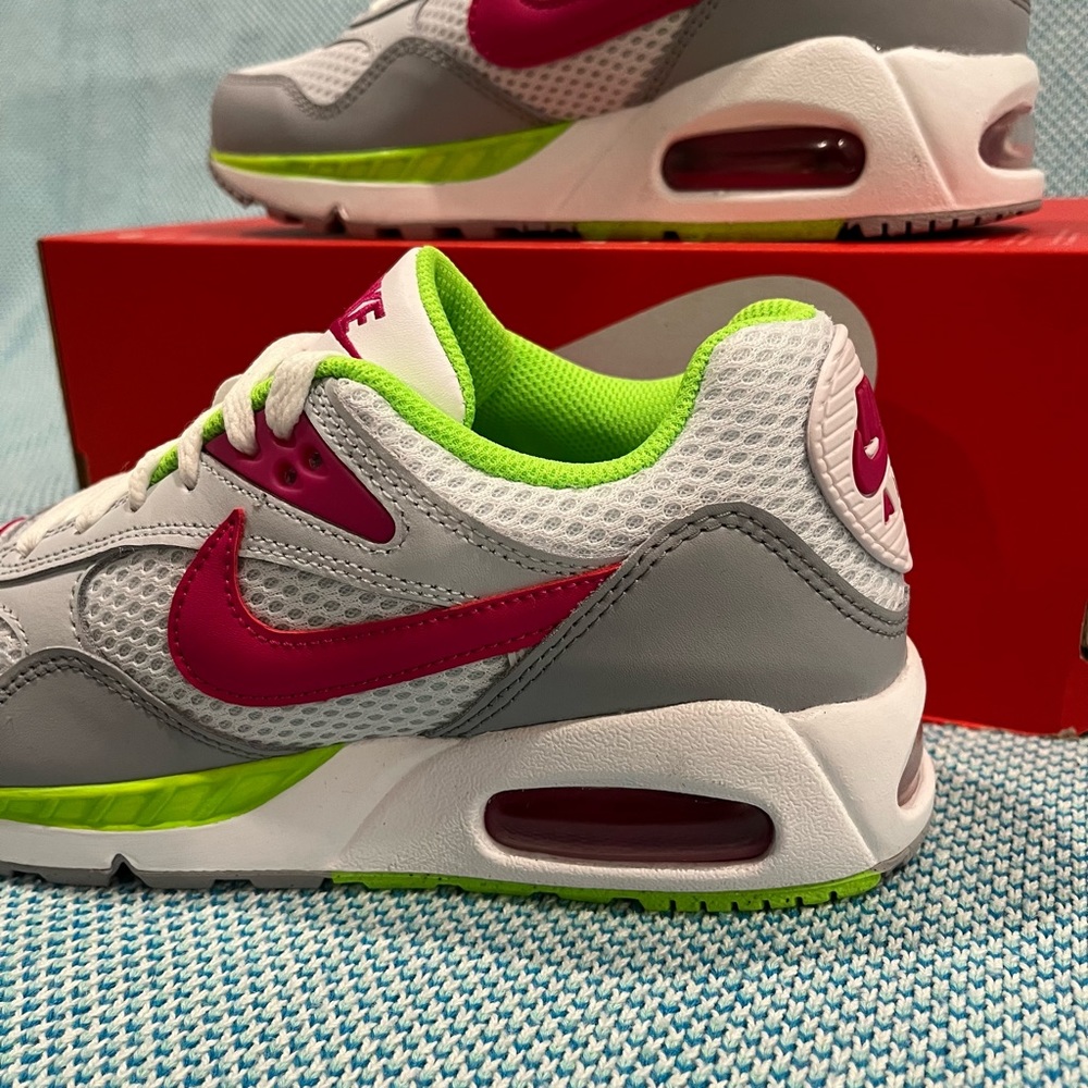 NIKE Women’s Air Max Correlate Shoes - Picture 3 of 8